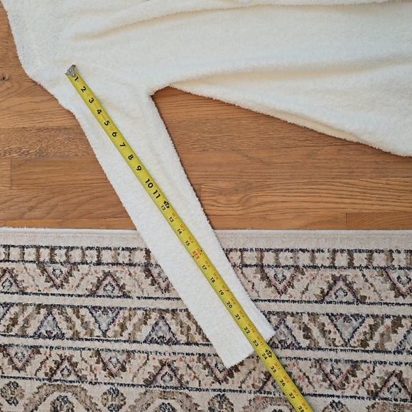 AMBRIELLE BRAND WOMEN'S "POLAR BEAR" WHITE WARM, SOFT ROBE SIZE LARGE - Picture 12 of 16